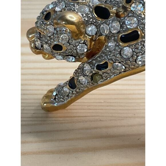 Elegant Gold & Rhinestone Encrusted Shoulder Leopard Brooch - Picture 5 of 7